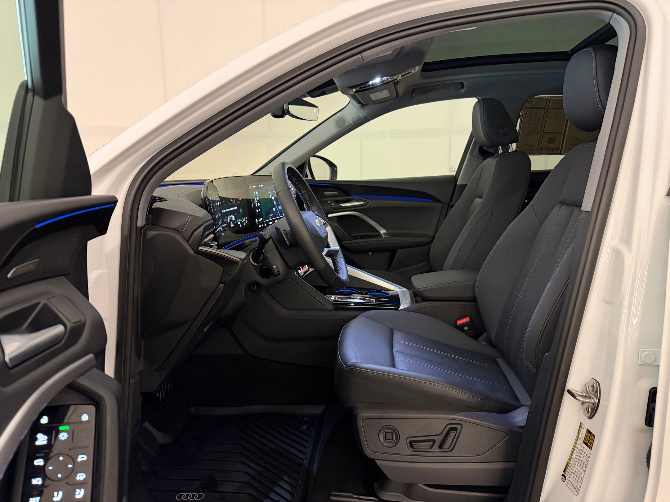 Used 2025 Audi Q5 Premium Plus w/ Premium Plus AWD/4WD image 5