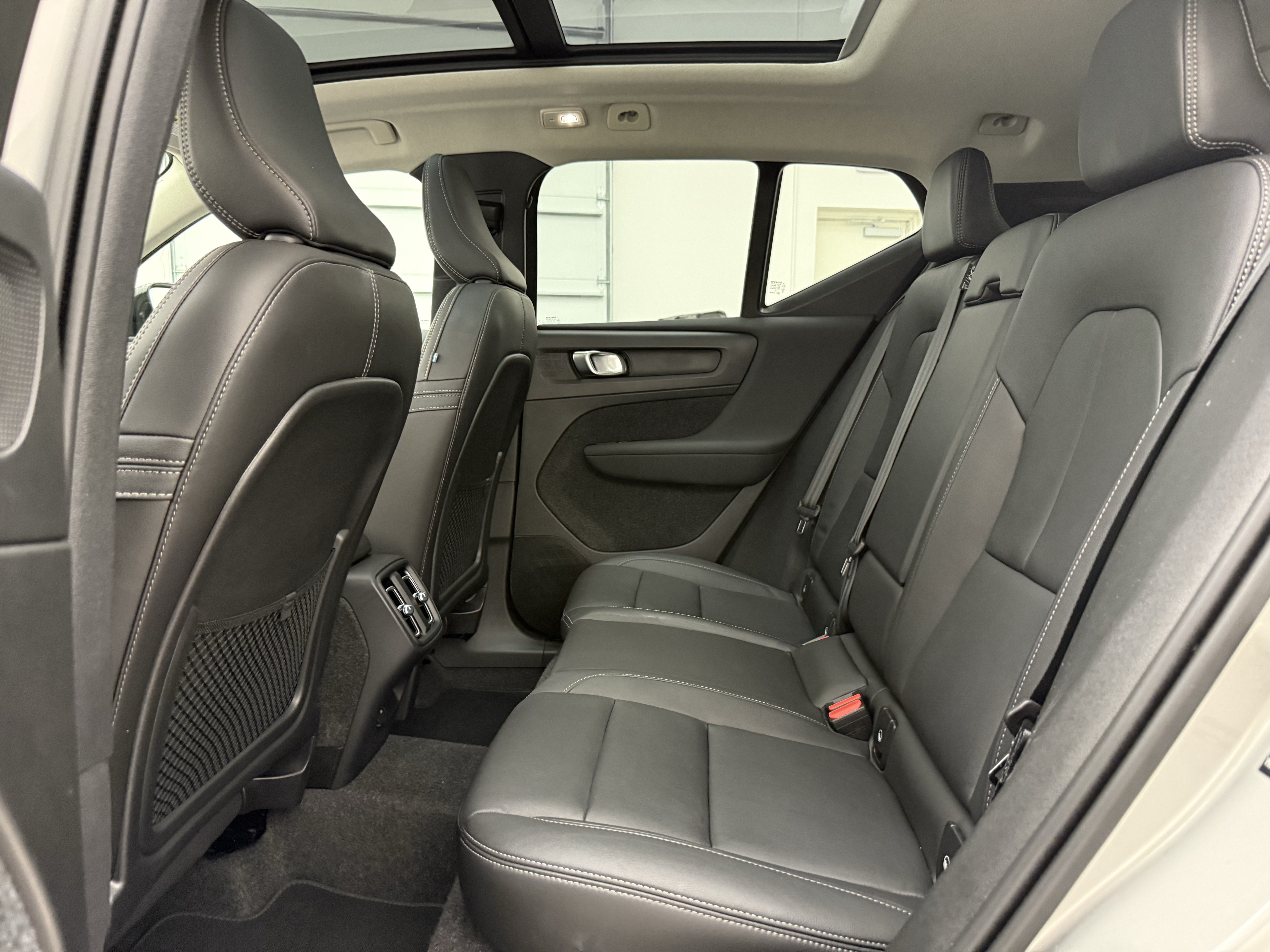 Certified 2025 Volvo XC40 B5 Ultra AWD/4WD image 26