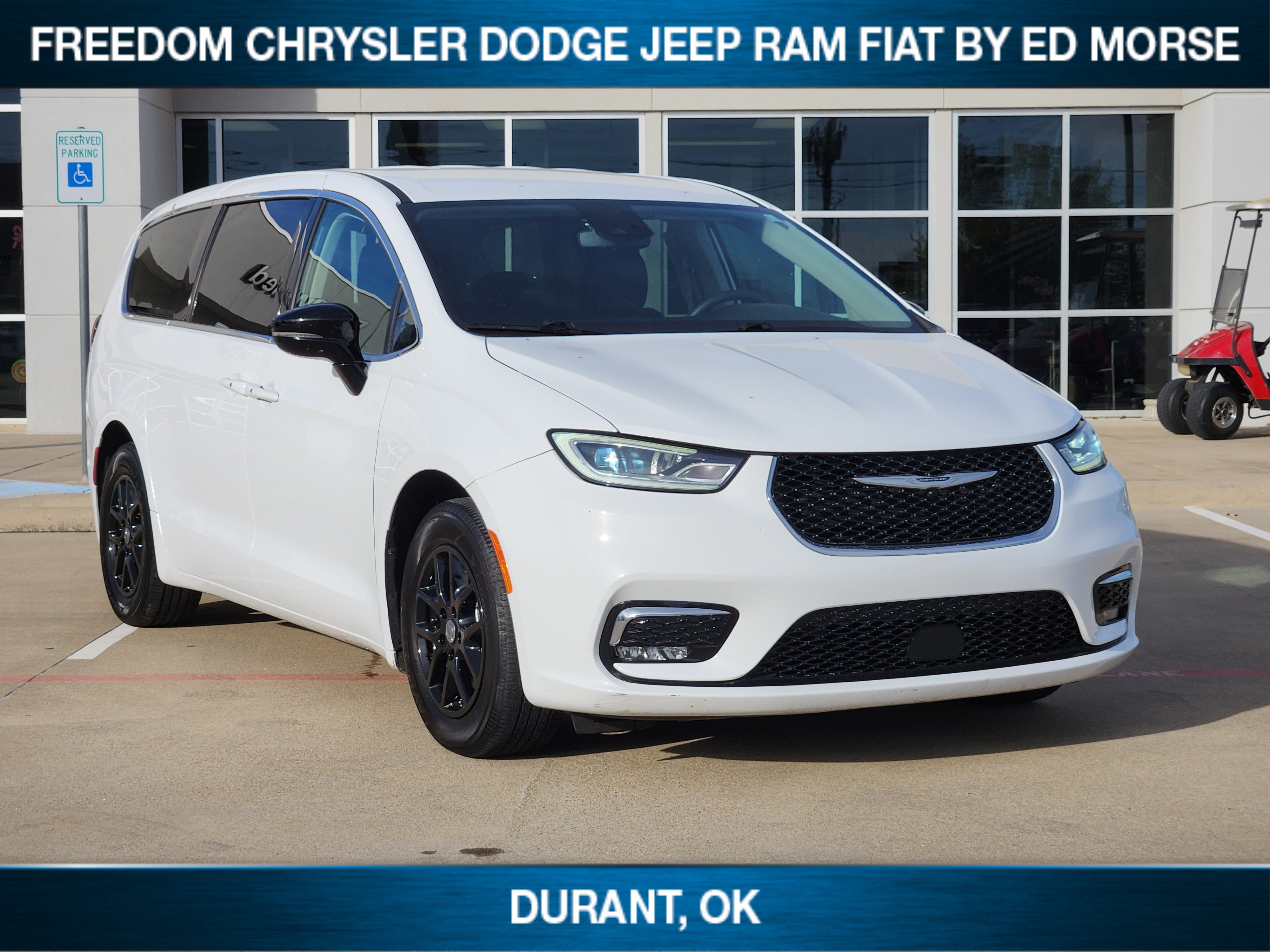 Used 2024 Chrysler Pacifica Touring-L video 2