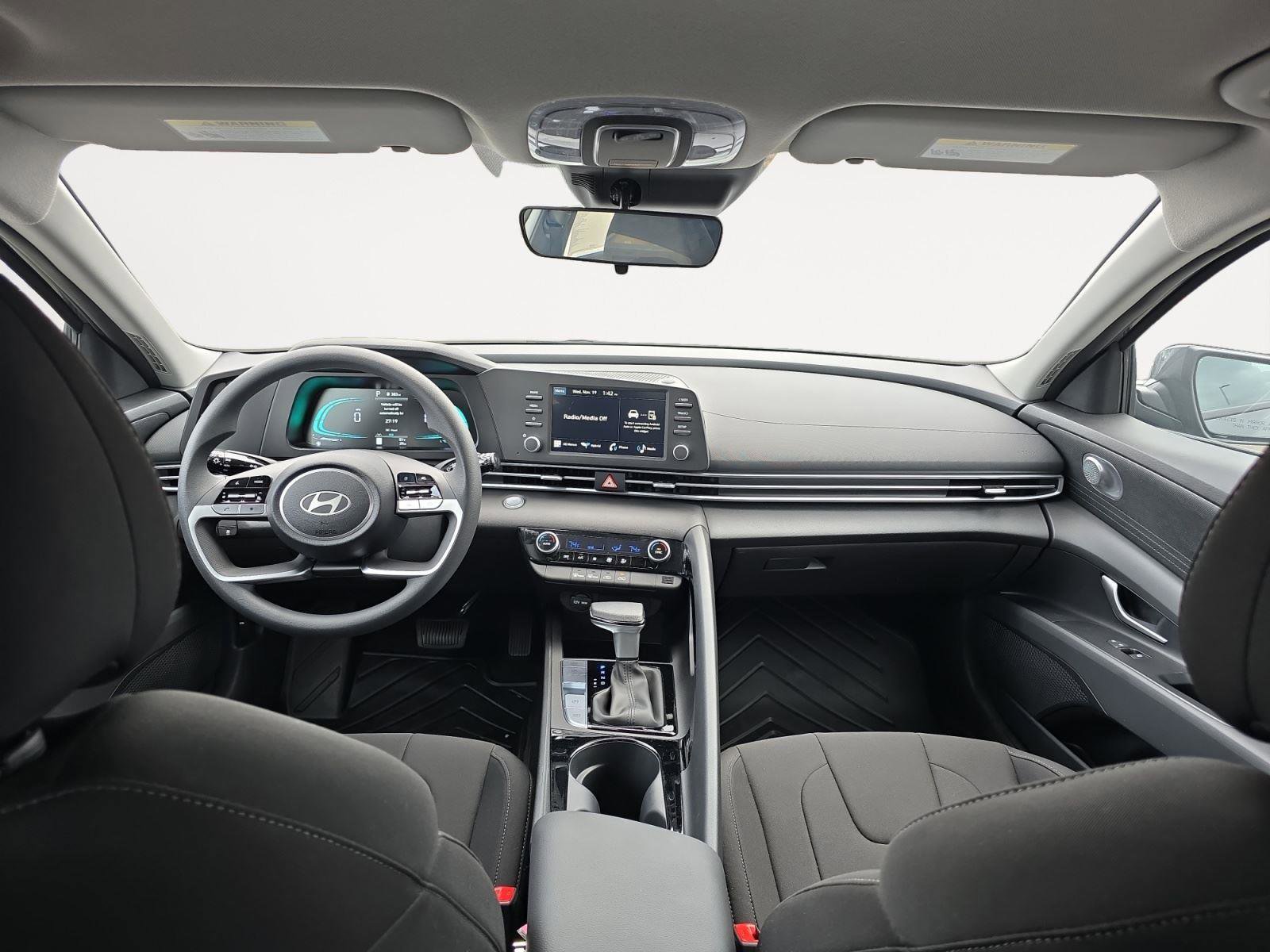 Used 2025 Hyundai Elantra Hybrid FWD image 15