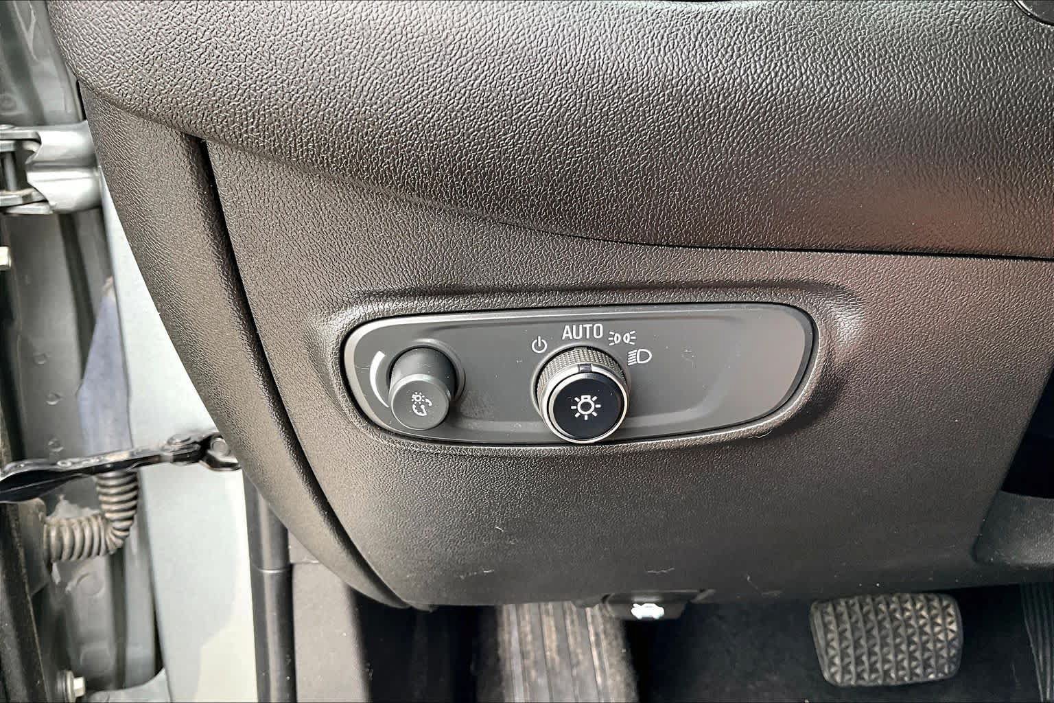 Used 2023 Chevrolet Equinox LT FWD image 34
