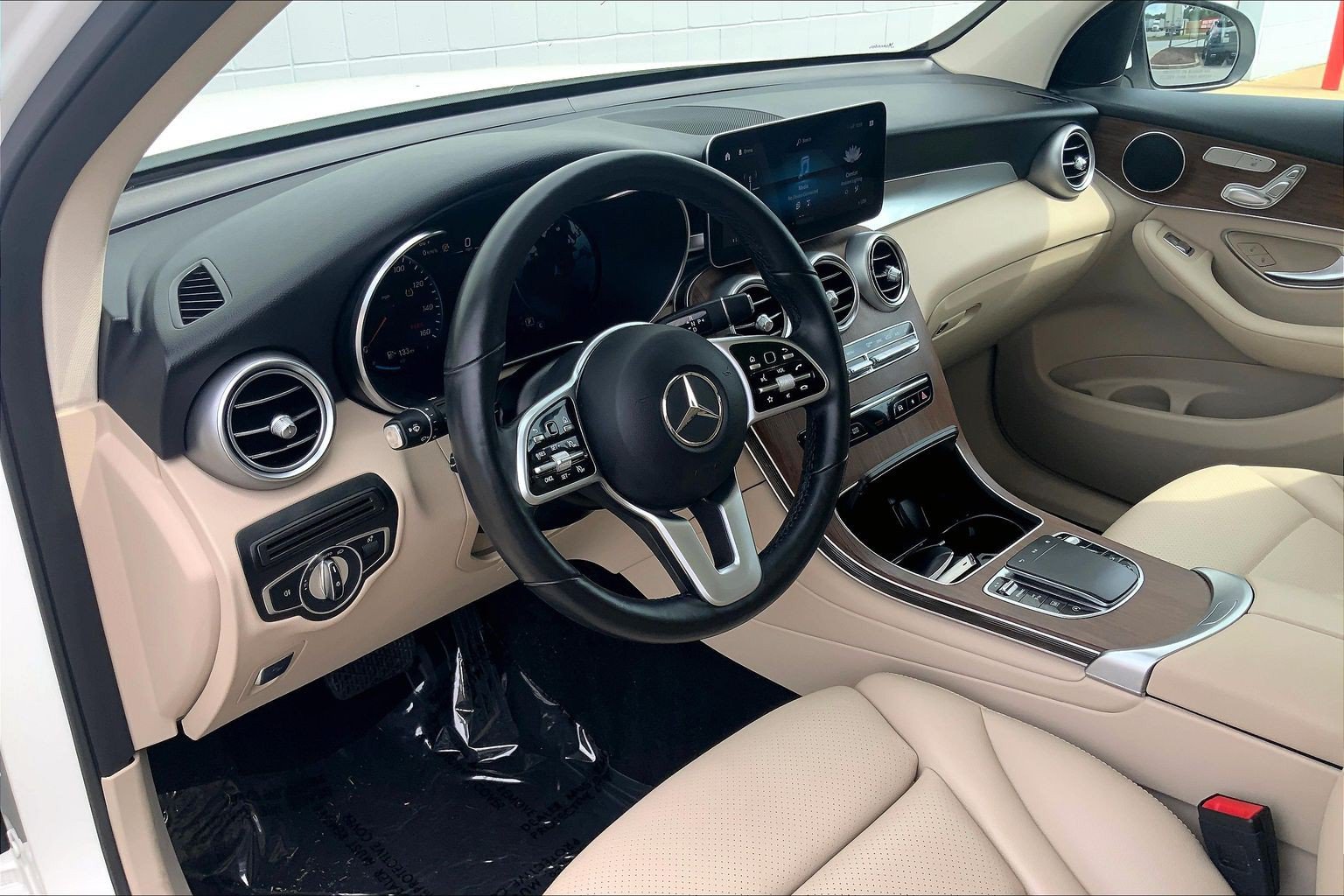 Used 2022 Mercedes-Benz GLC 300 4MATIC w/ Premium Package Lite image 18