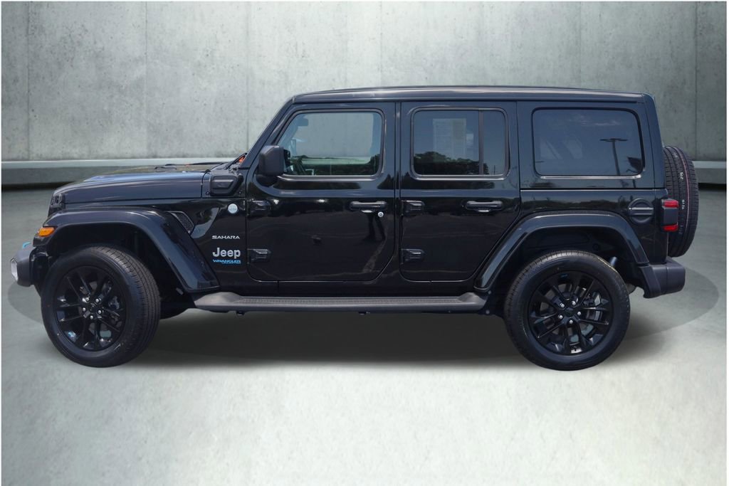 Used 2022 Jeep Wrangler Unlimited Sahara w/ Cold Weather Group AWD/4WD image 13