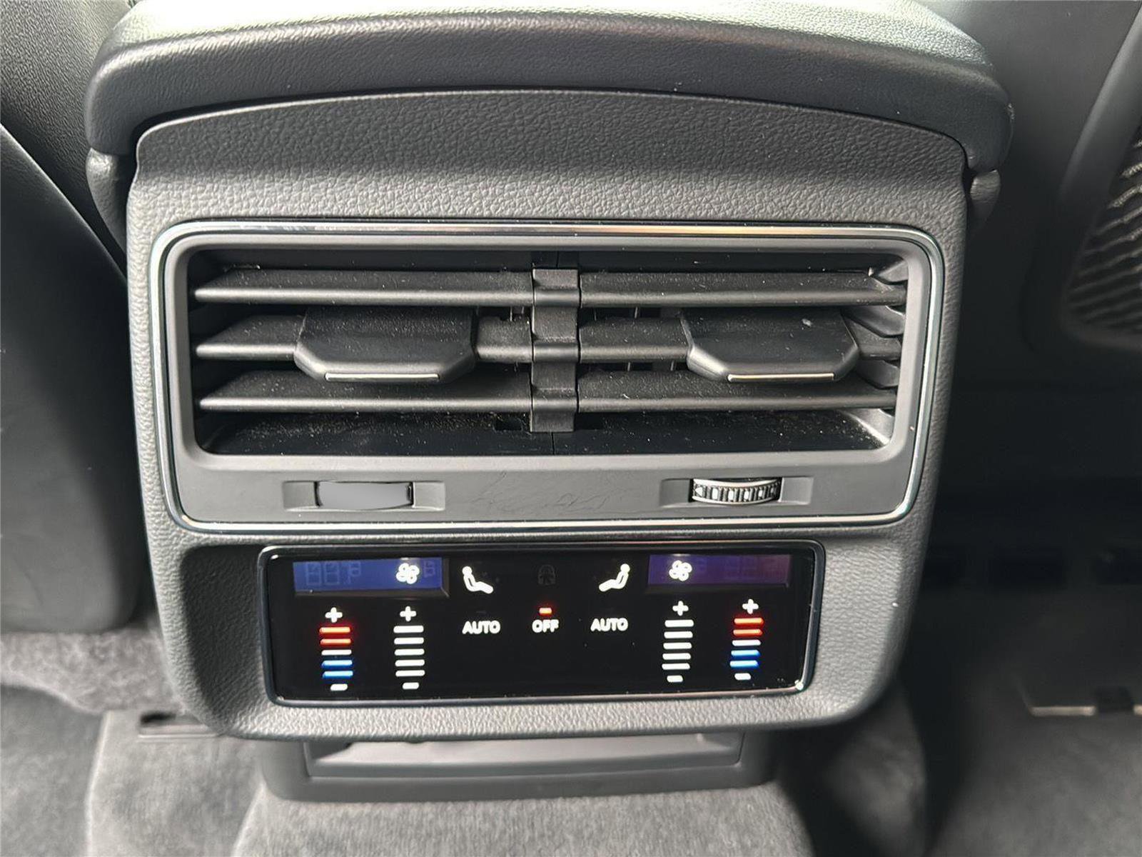 Used 2022 Audi Q8 Premium Plus w/ Premium Plus Package image 23