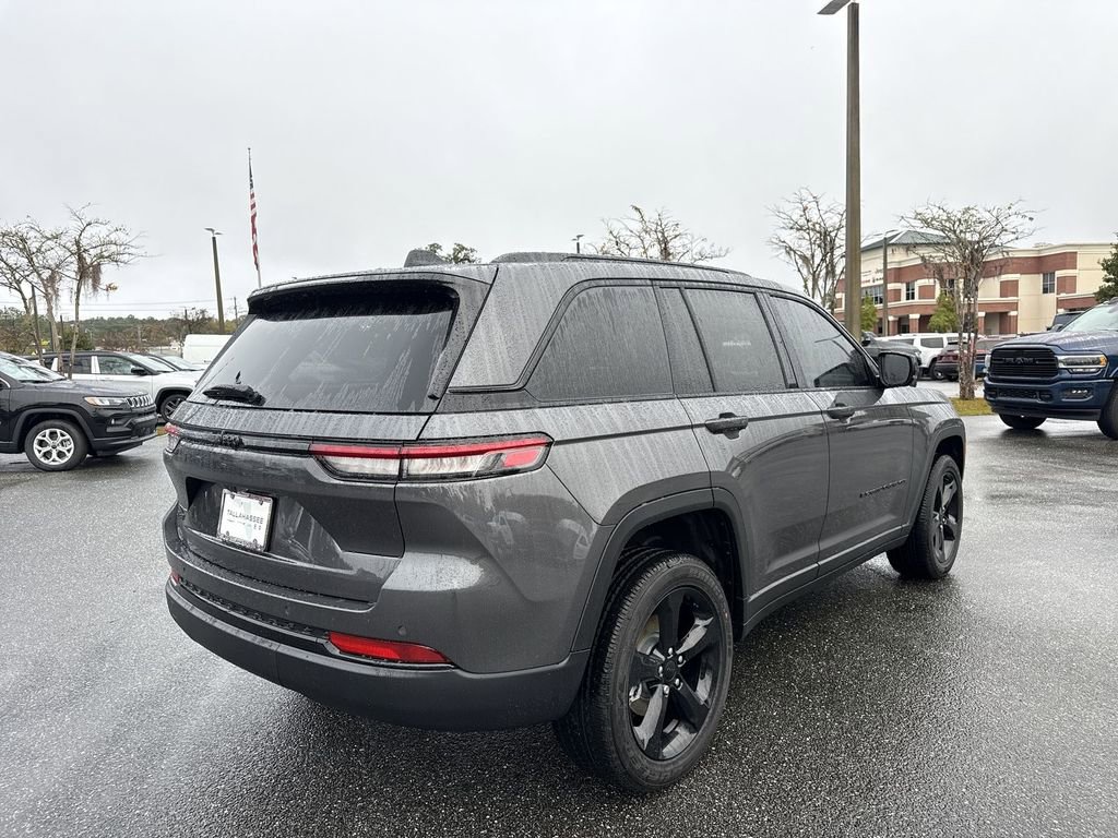 New 2025 Jeep Grand Cherokee Altitude image 3