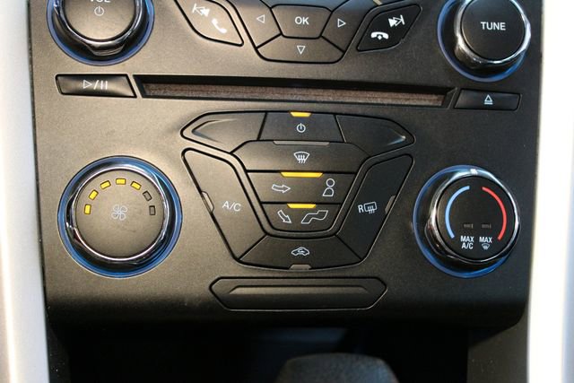 Used 2016 Ford Fusion SE FWD image 24