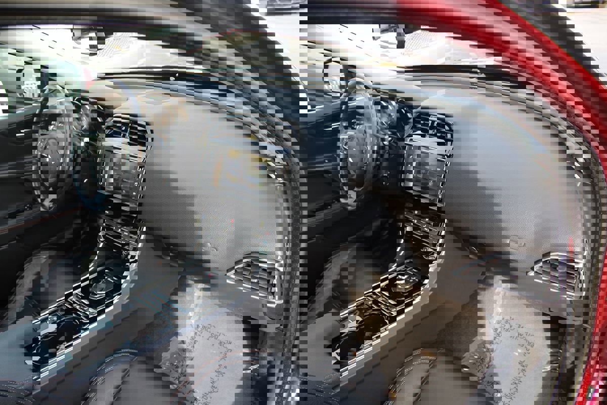 Used 2017 Jaguar XE Prestige image 22