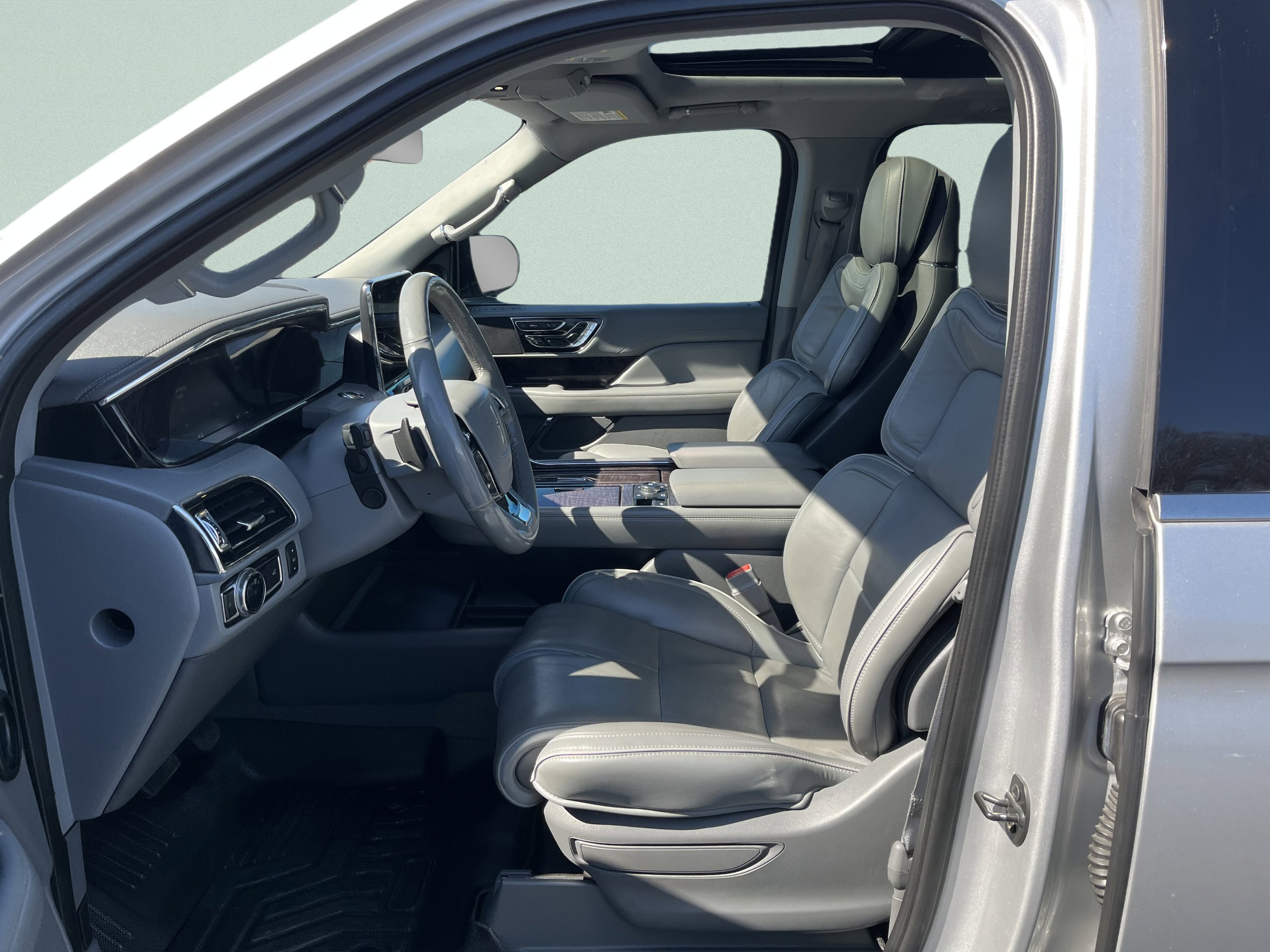 Used 2019 Lincoln Navigator Reserve image 14