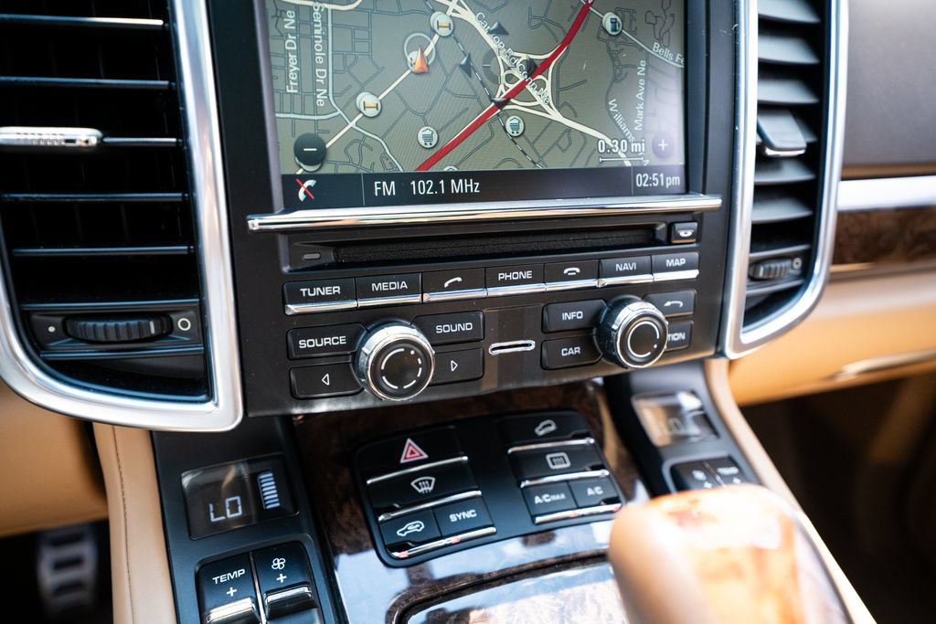 Used 2015 Porsche Cayenne Turbo AWD/4WD image 40