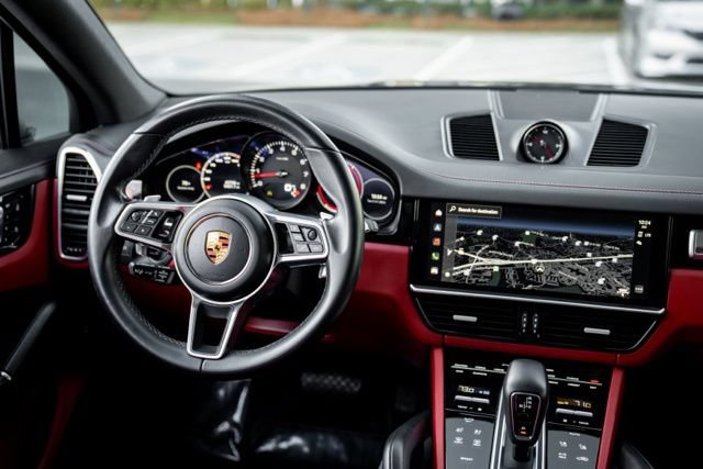 Used 2023 Porsche Cayenne Platinum Edition AWD/4WD image 26