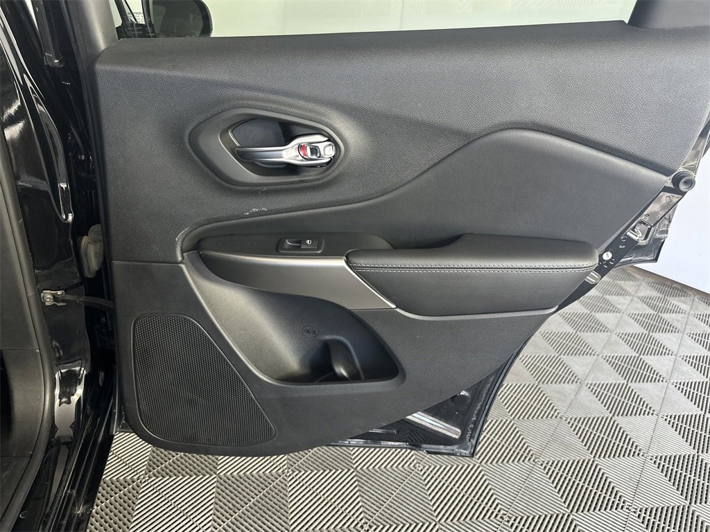 Used 2019 Jeep Cherokee High Altitude image 31