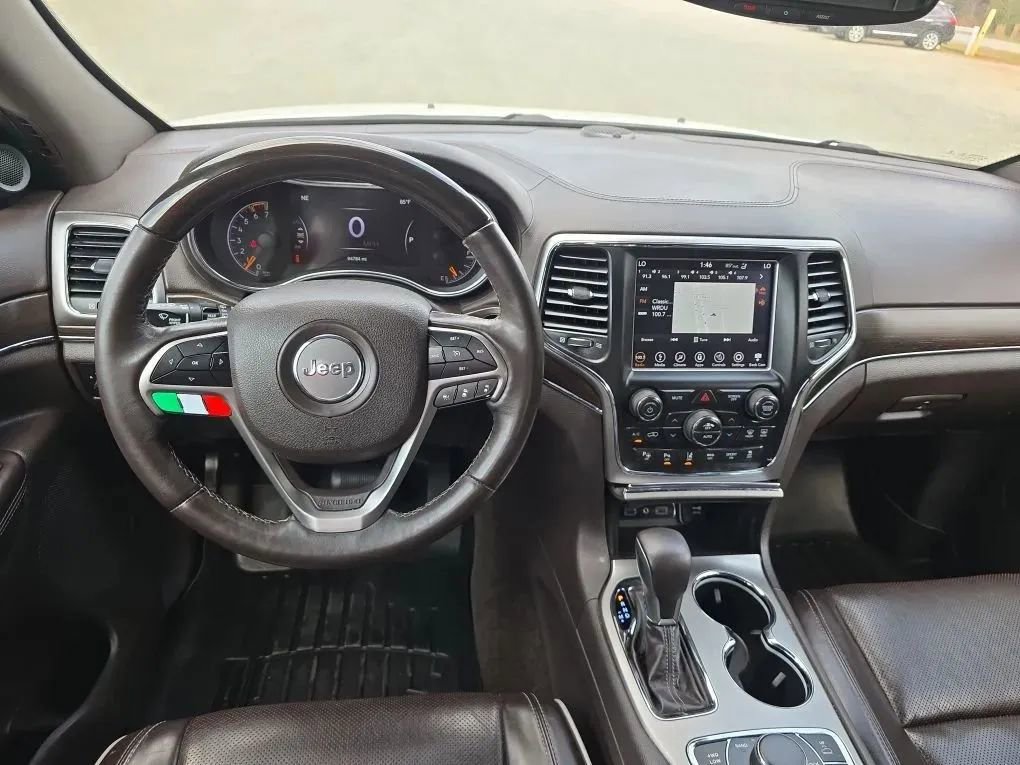 Used 2018 Jeep Grand Cherokee Overland image 16