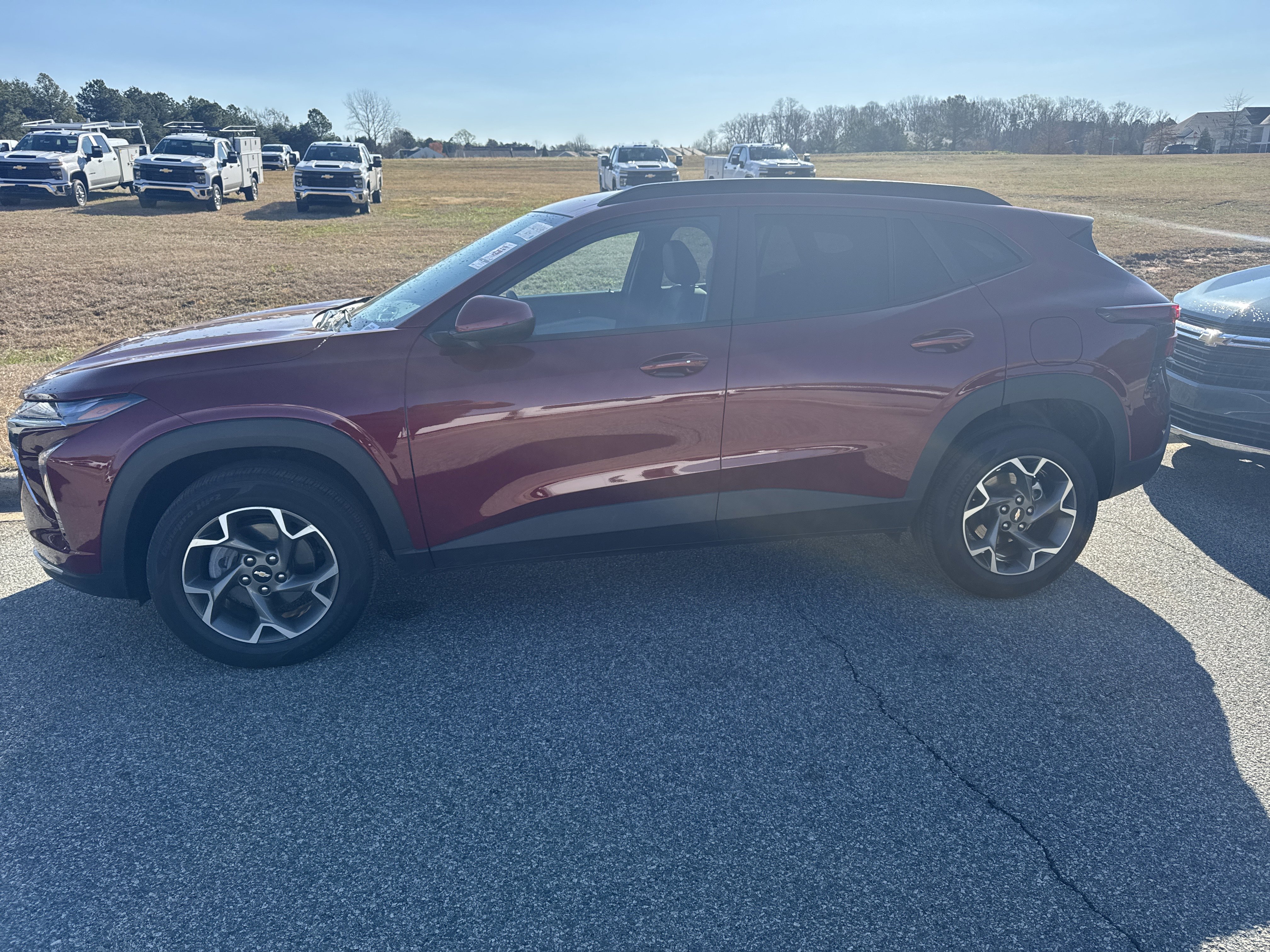 Used 2025 Chevrolet Trax LT w/ LT Convenience Package image 7