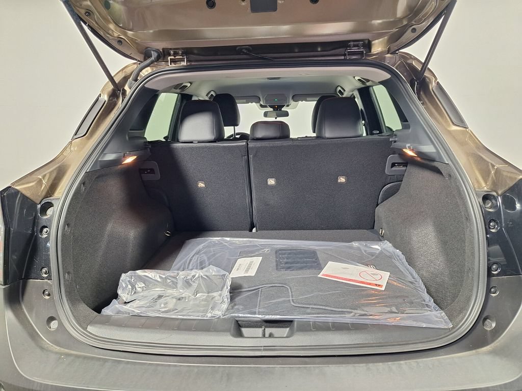 Used 2026 Nissan Kicks SR FWD image 24