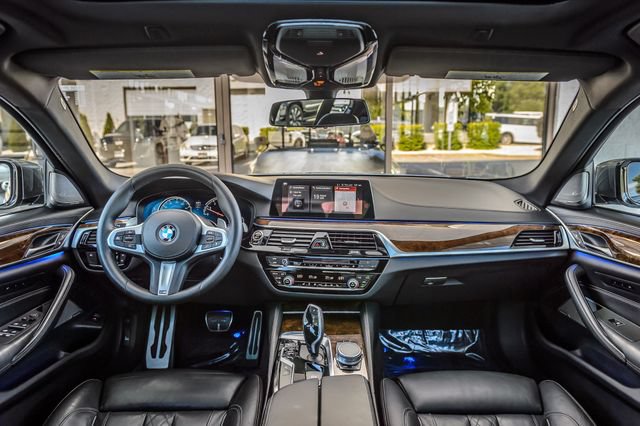 Used 2018 BMW 540i w/ M Sport Package RWD image 3