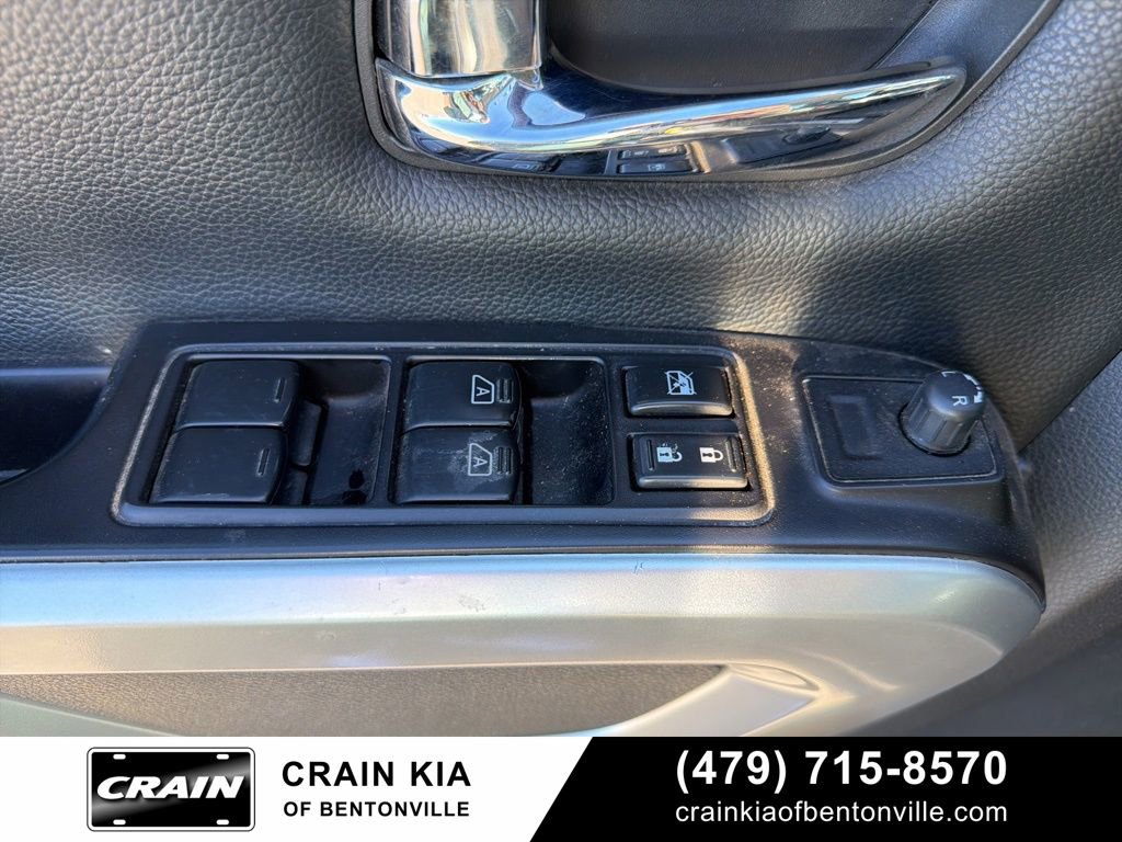 Used 2019 Nissan Titan SV w/ SV Convenience Package image 14