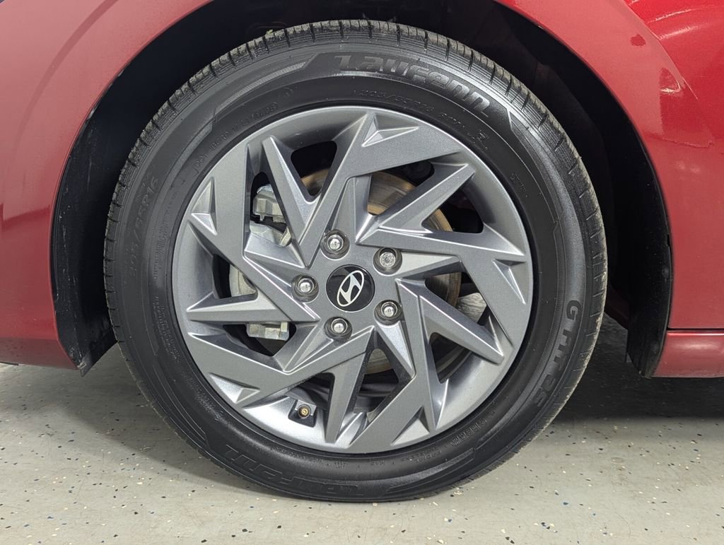Used 2024 Hyundai Elantra SEL image 11