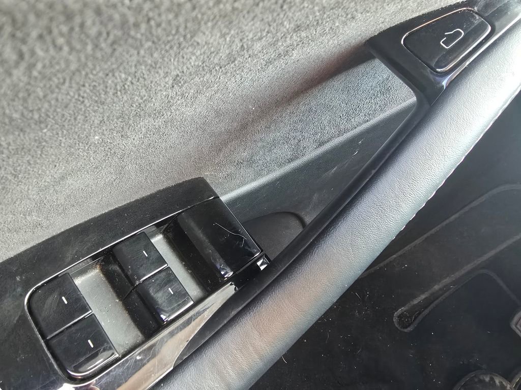 Used 2020 Tesla Model Y Long Range image 25