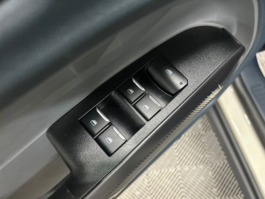 New 2025 Ford Maverick XL w/ Equipment Group 102A image 17