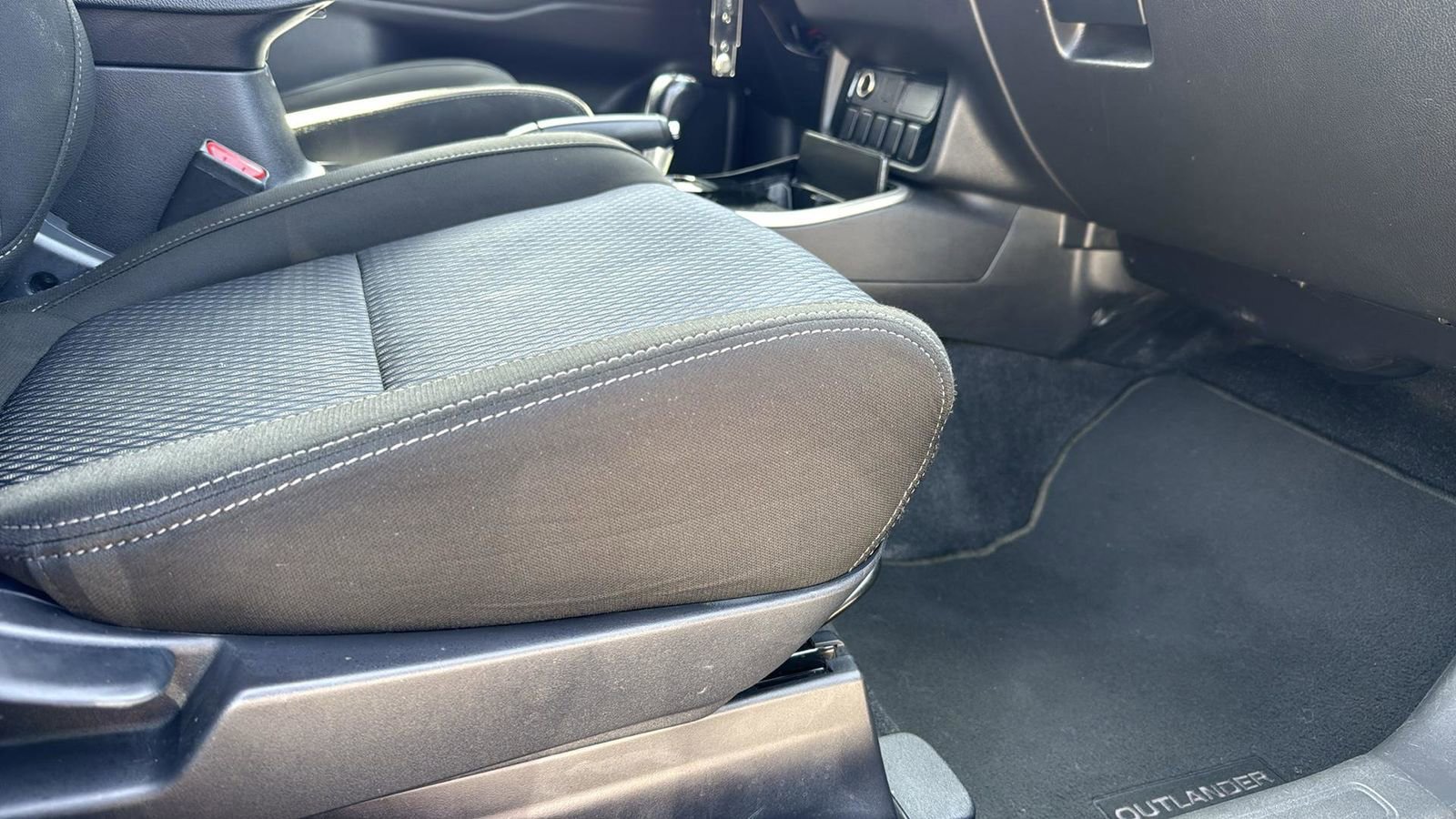 Used 2018 Mitsubishi Outlander ES image 20