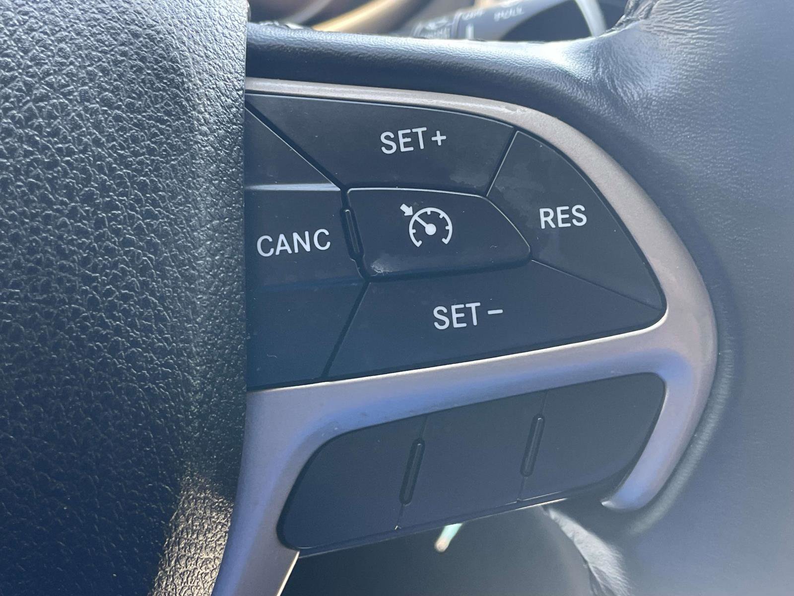 Used 2016 Jeep Cherokee Latitude FWD image 20