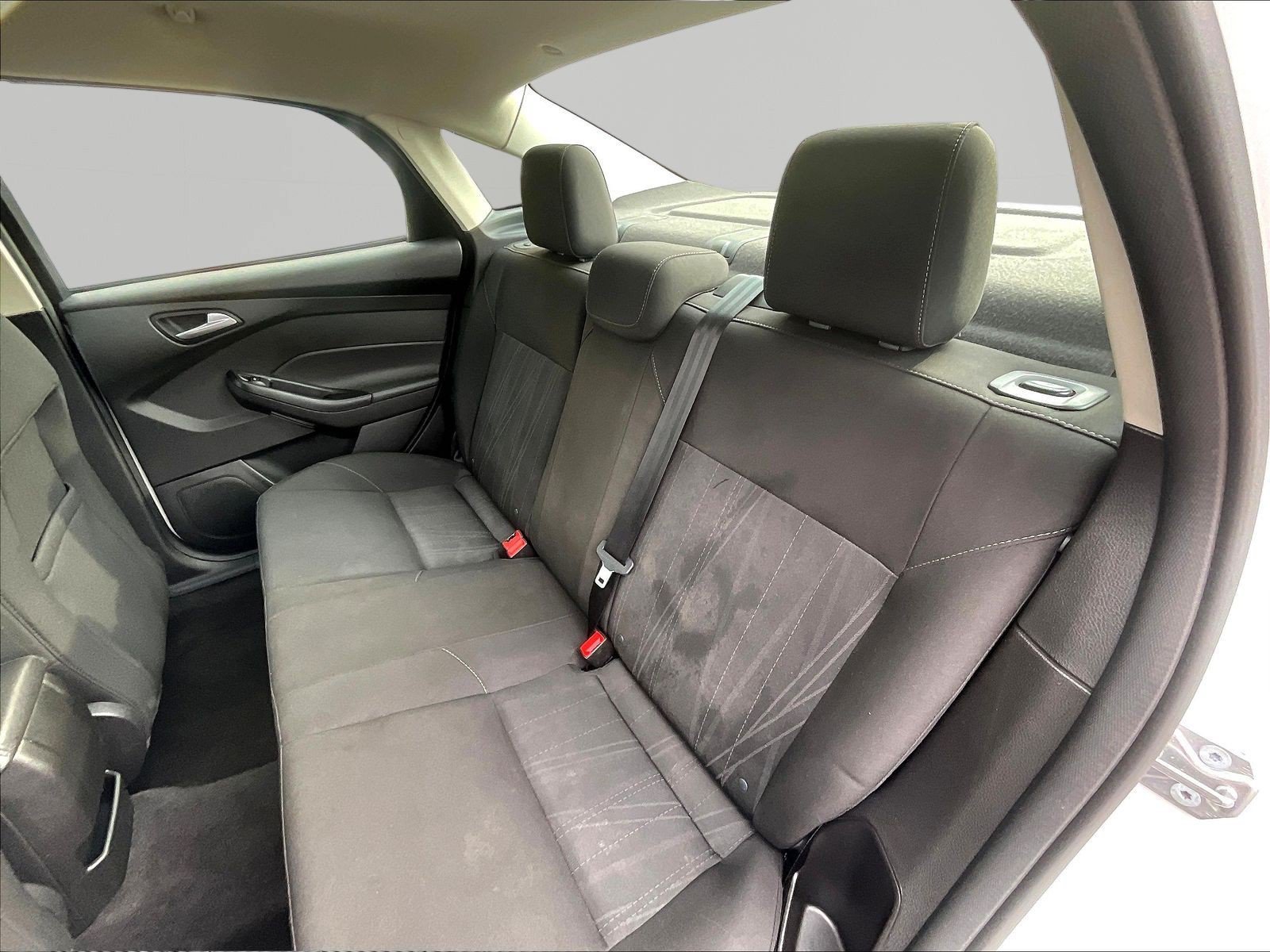 Used 2018 Ford Focus SE w/ Interior Protection Package FWD image 21