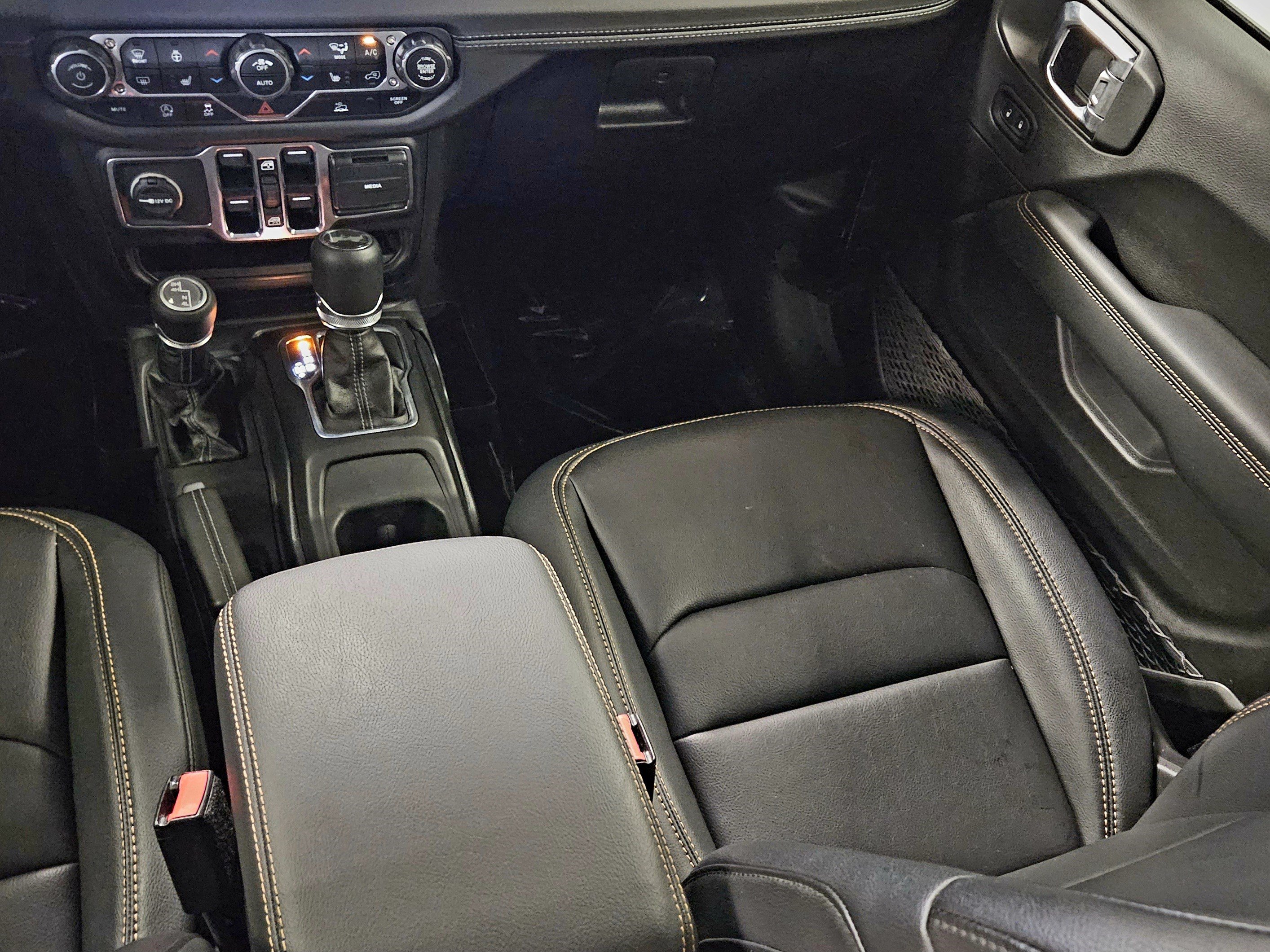 Used 2025 Jeep Wrangler Unlimited Sahara AWD/4WD image 12
