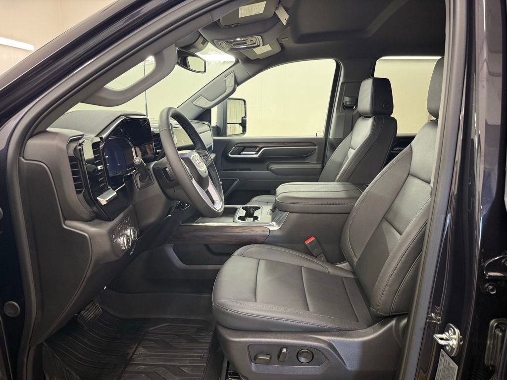 New 2026 GMC Sierra 3500 SLT image 4