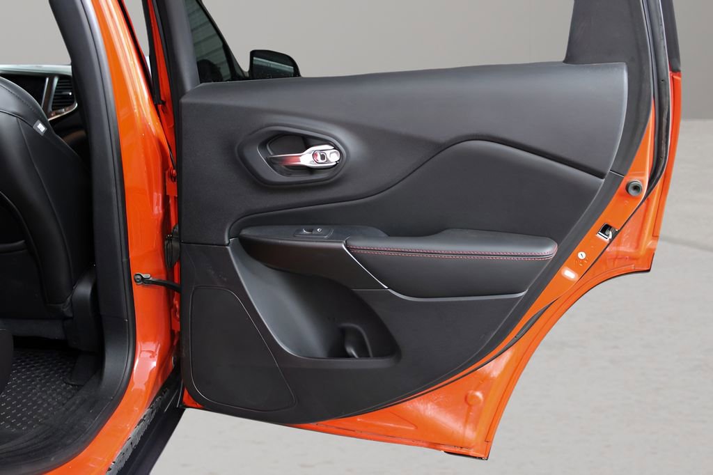 Used 2021 Jeep Cherokee Trailhawk image 18