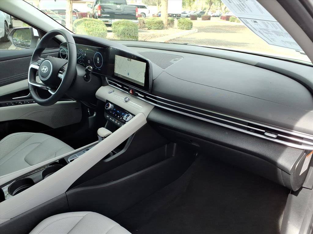 Certified 2025 Hyundai Elantra Limited image 11