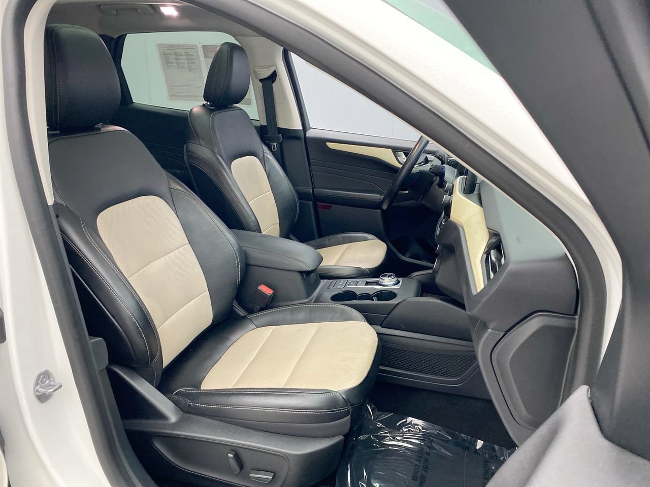 Used 2021 Ford Escape Titanium w/ Titanium Elite Package AWD/4WD image 23