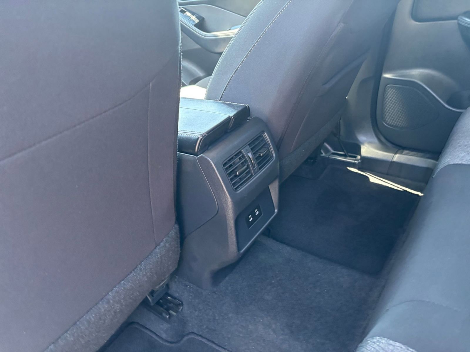 Used 2025 Nissan Rogue SV FWD image 24