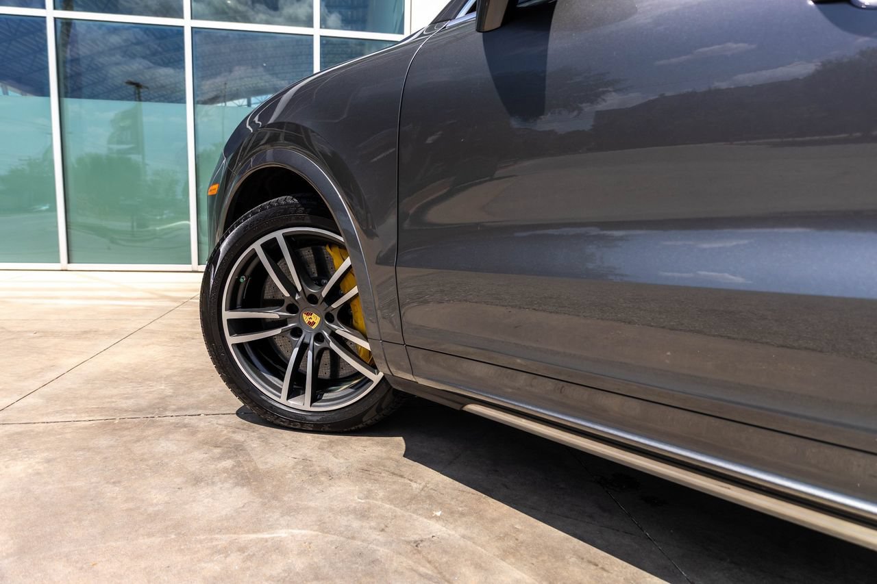 Used 2020 Porsche Cayenne Turbo AWD/4WD image 12