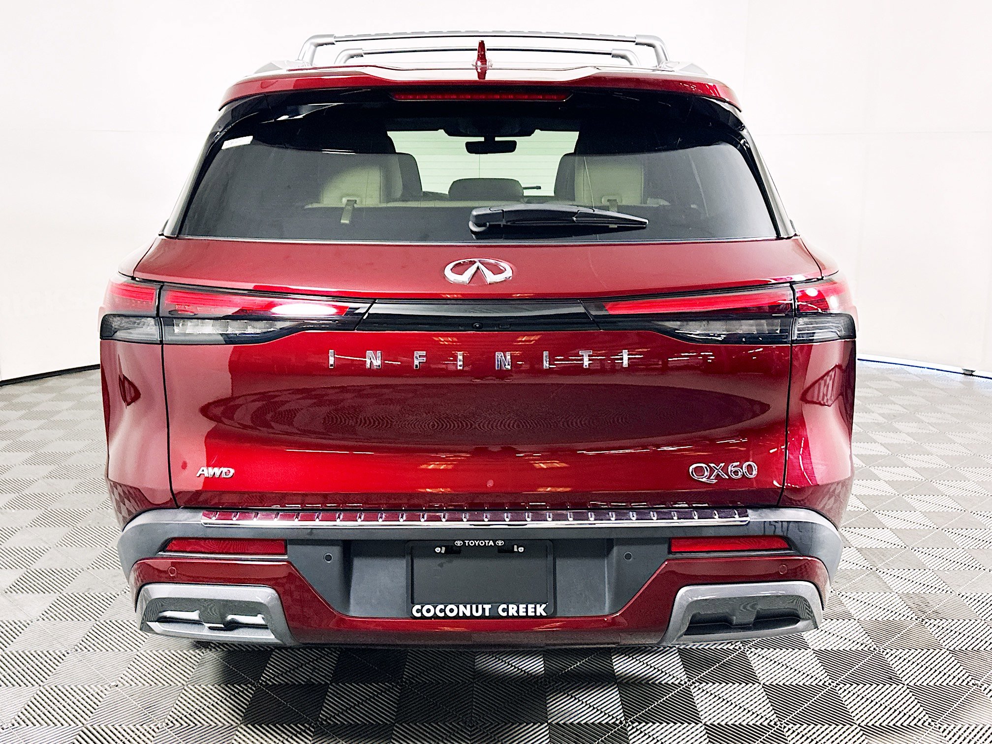 Used 2024 INFINITI QX60 Sensory w/ Cargo Package AWD/4WD image 4