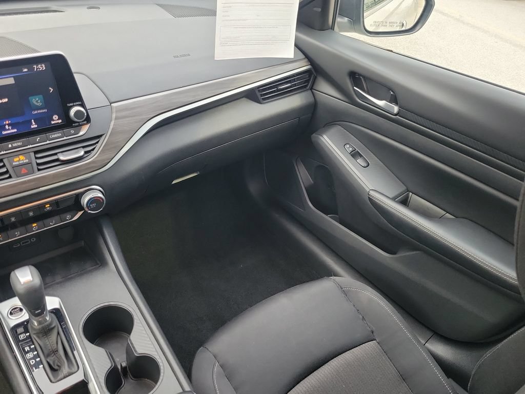 Used 2025 Nissan Altima 2.5 SV FWD image 12