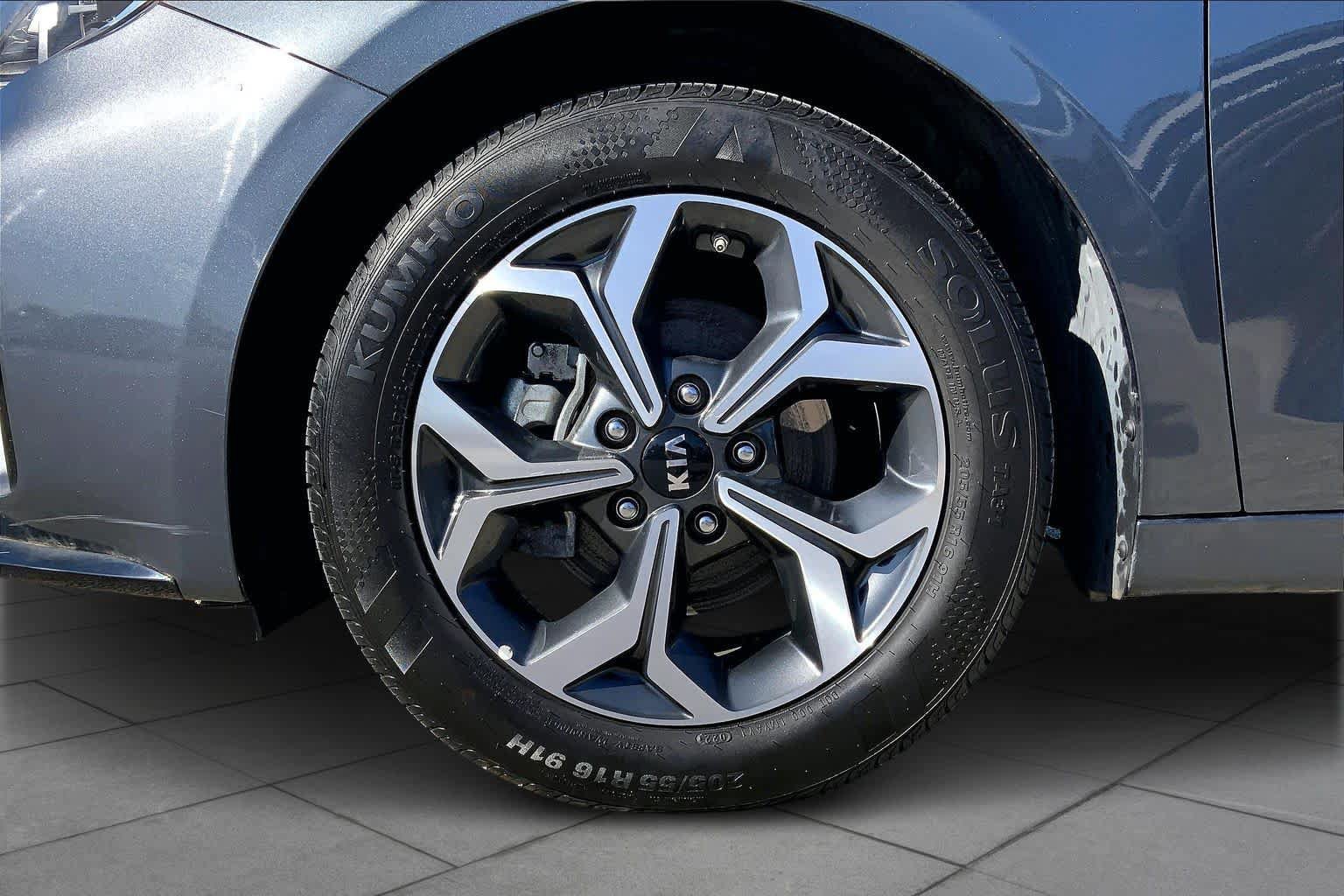 Used 2021 Kia Forte LXS FWD image 21