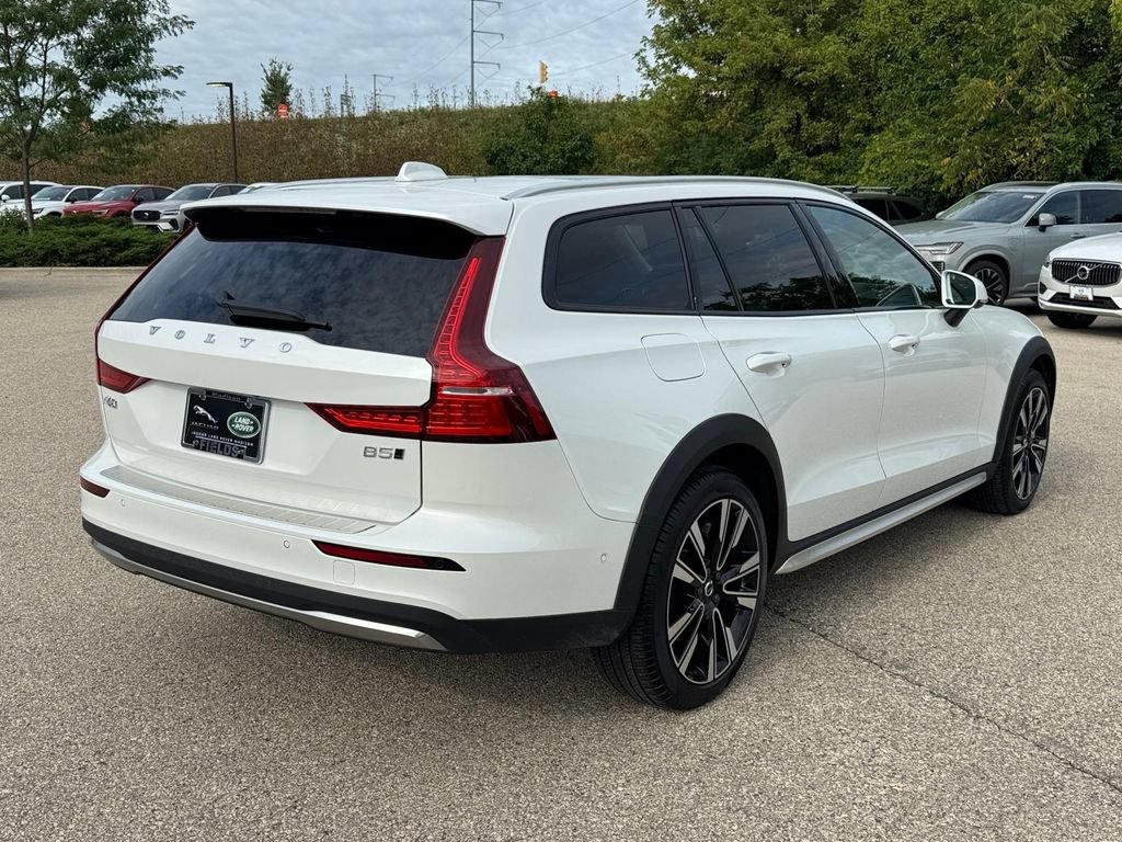 Certified 2025 Volvo V60 B5 Cross Country Ultra AWD/4WD image 4