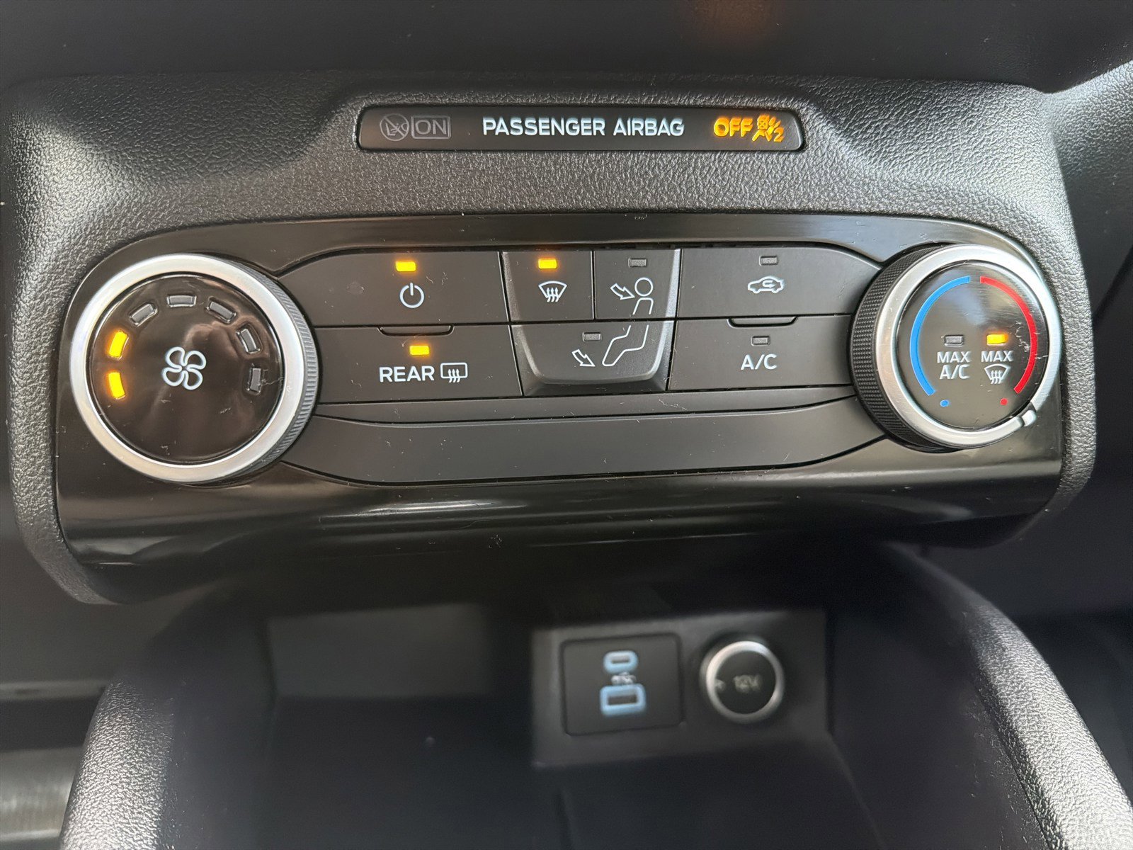 Used 2021 Ford Escape SE image 22