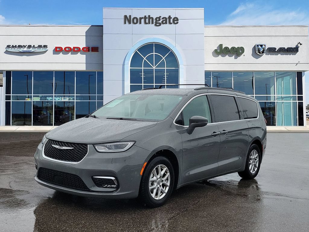Used 2022 Chrysler Pacifica Touring-L FWD image 2