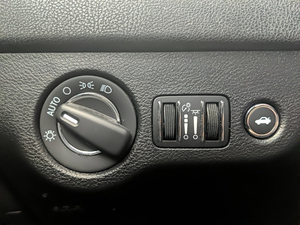 Used 2019 Chrysler 300 Touring w/ Sport Appearance Package image 21