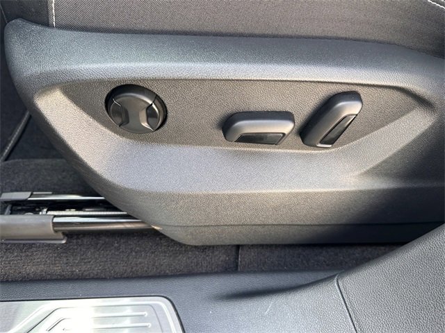 Used 2024 Volkswagen Atlas SE w/ Black Wheel Package image 17