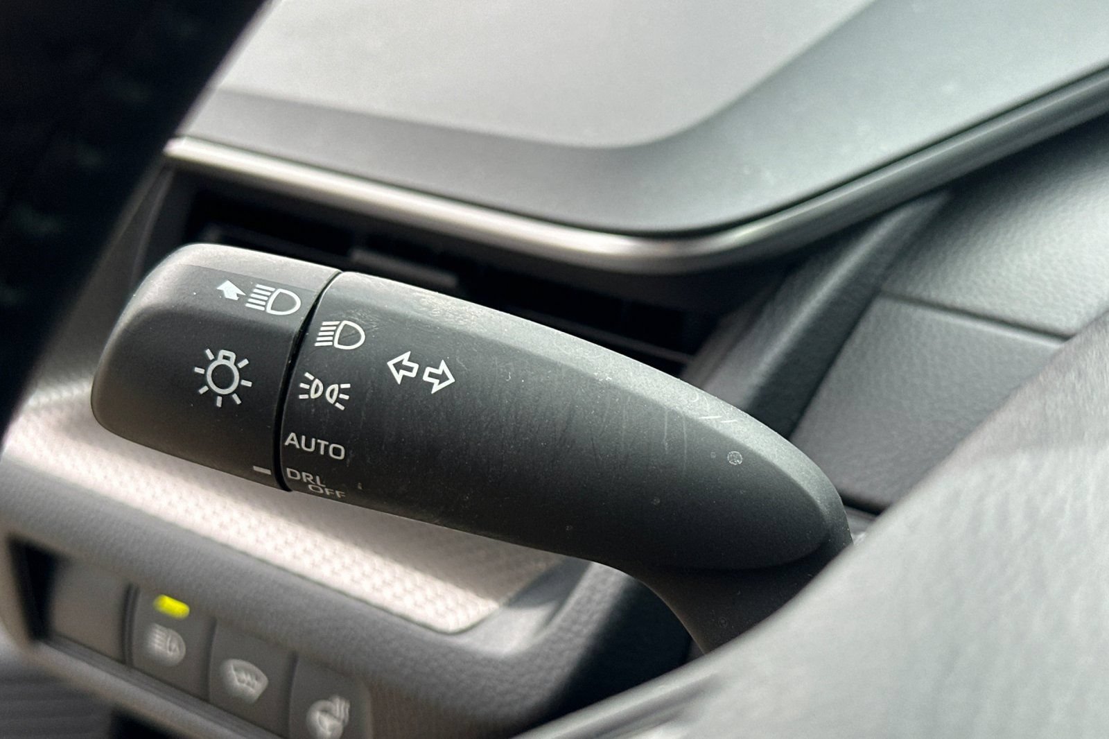 Used 2026 Toyota Prius LE FWD image 36