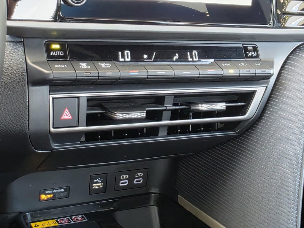 Used 2025 Toyota Camry SE FWD image 18
