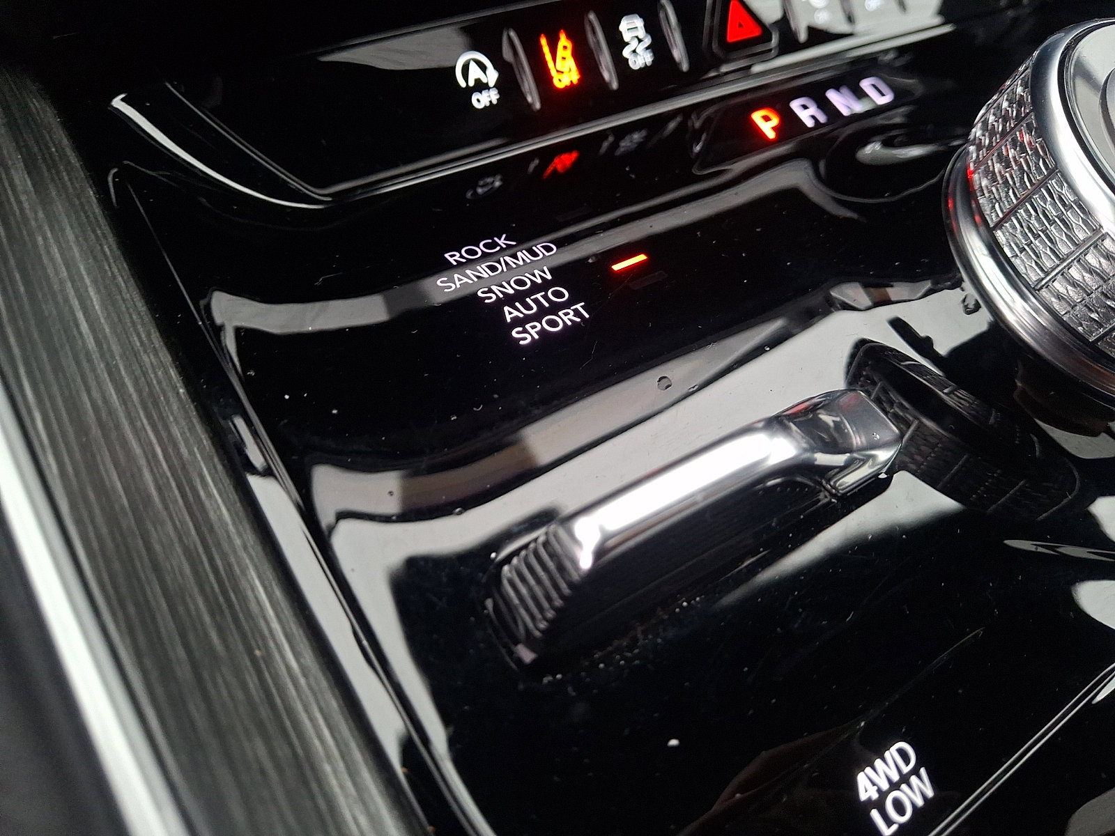 Used 2024 Jeep Wagoneer L Series III w/ Premium Group I image 25