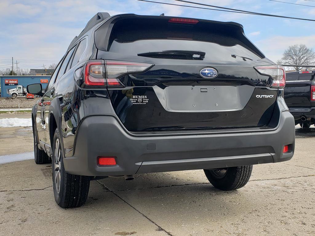 Used 2023 Subaru Outback Premium image 6