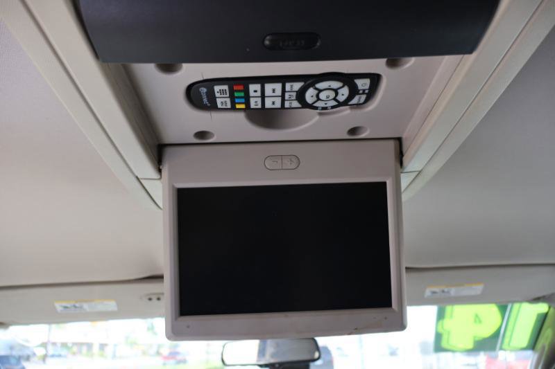 Used 2014 Chrysler Town & Country Touring FWD image 20