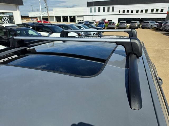 Certified 2025 Volkswagen Atlas Cross Sport SEL R-Line AWD/4WD image 17