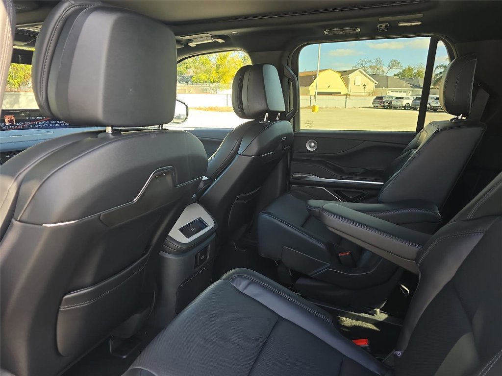 New 2026 Lincoln Navigator Reserve w/ Jet Appearance Package AWD/4WD image 13