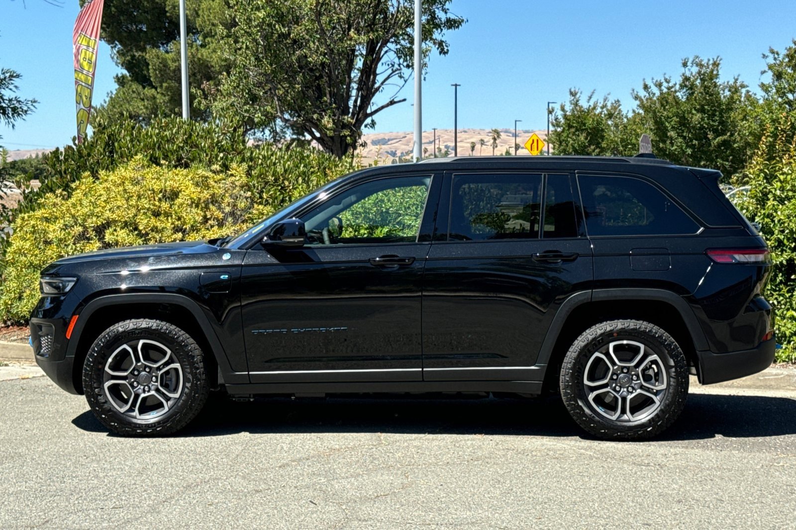 New 2023 Jeep Grand Cherokee Trailhawk image 6