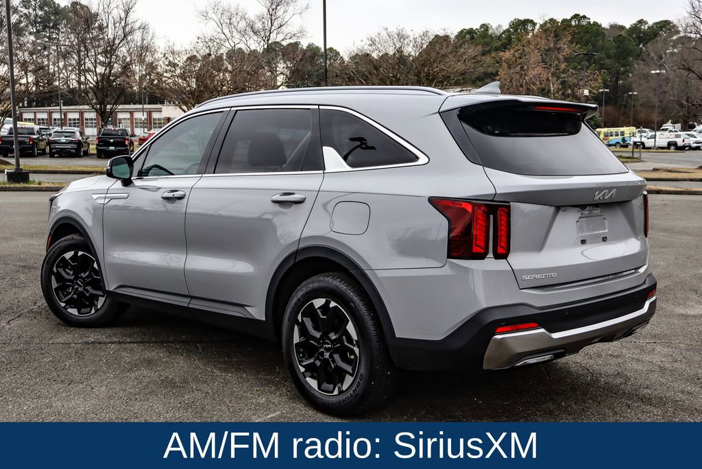 Used 2025 Kia Sorento S w/ Panoramic Sunroof Package image 5